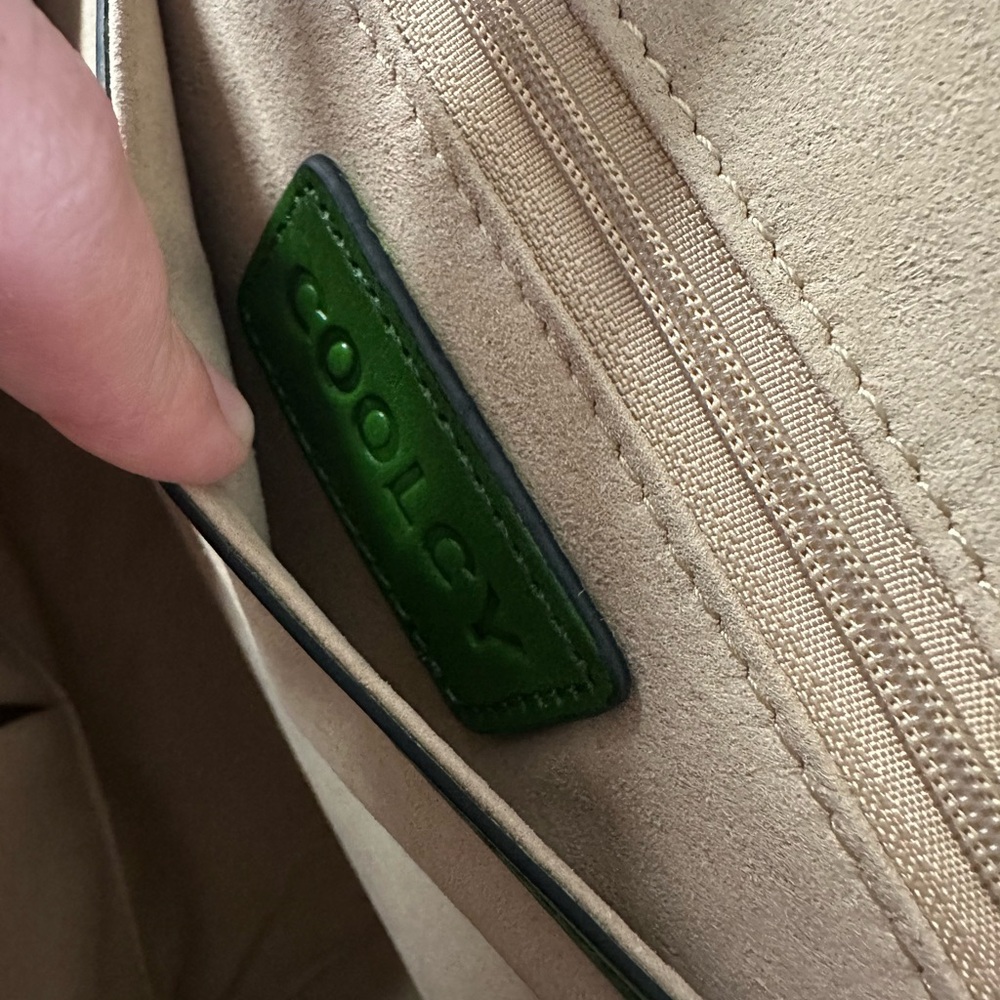Luxurious Green Embossed Leather Backpack Like NEW - Picture 7 of 8